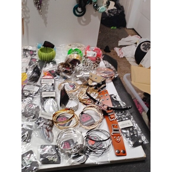 Paparazzi Jewelry Lot 50 Pieces - Necklaces, Bracelets, Earrings. - Picture 5 of 16